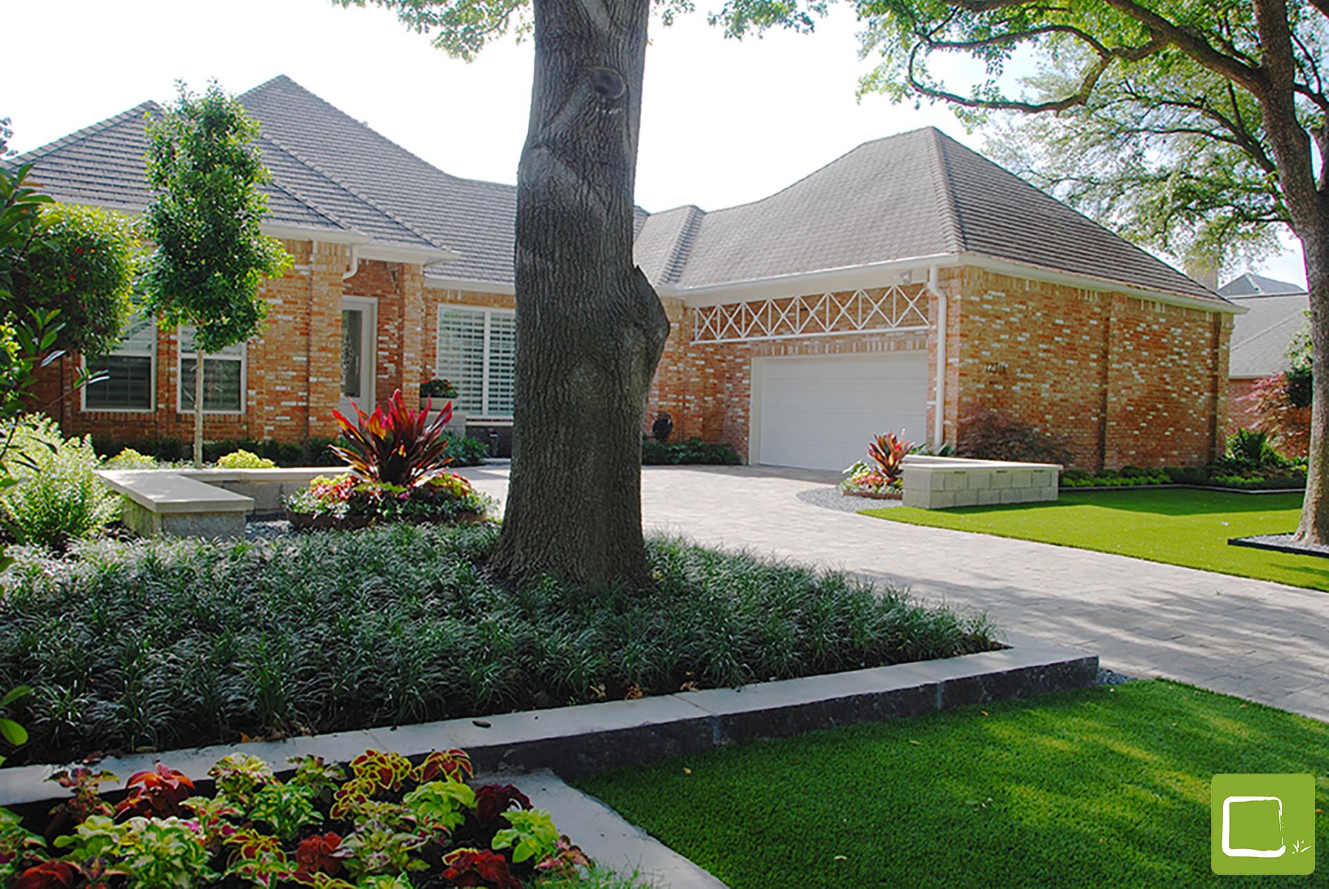 Transitional modern landscape design in Dallas by landscape architect